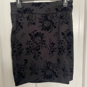 Black Floral Velvet-Print Short Pencil Skirt